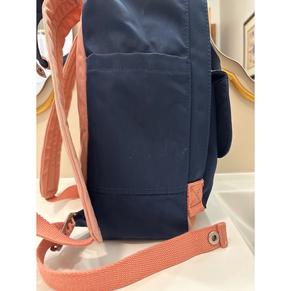 V.Nine Original Limited Edition Backpack Navy Pink Nylon Casual Daypack Bag NWOT - Picture 4 of 6